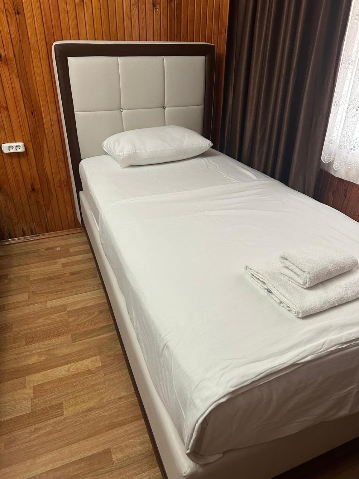 Gazde/Camere de închiriat Pilot 2 *